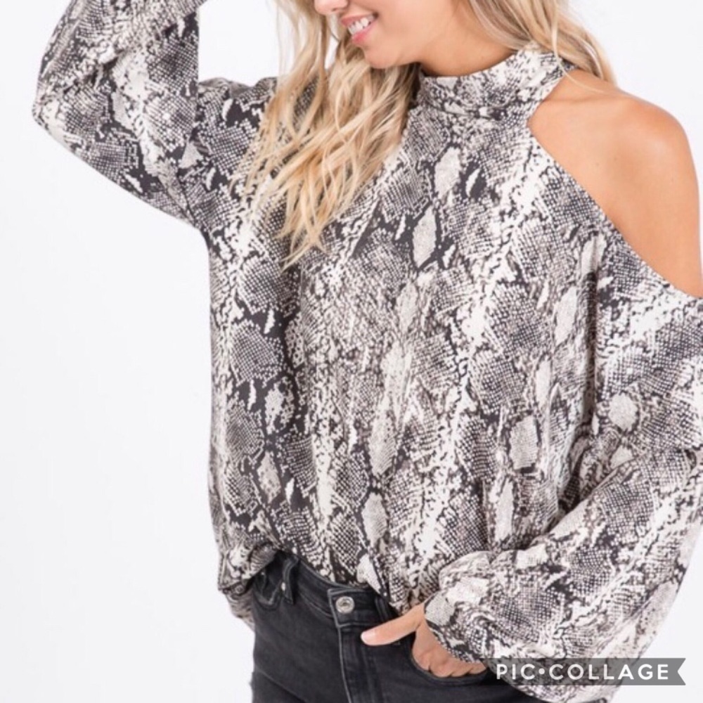 1 Left! Snakeskin Print One Shoulder Top
